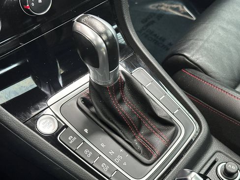 Used 2019 Volkswagen GTI SE w/ SE Experience Package image 16