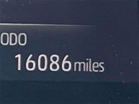 Used 2022 Toyota Highlander XLE image 25