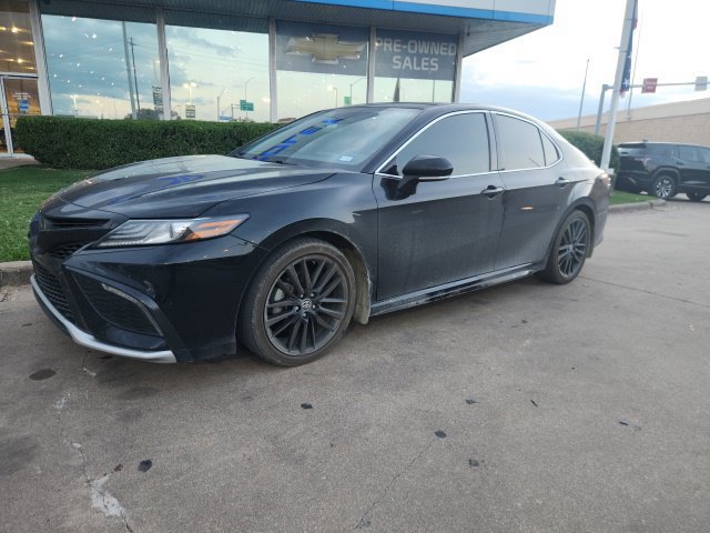 Used 2023 Toyota Camry XSE FWD image 2