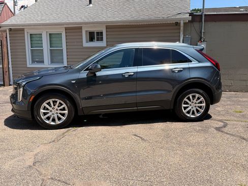 Used 2021 Cadillac XT4 Luxury w/ Cold Weather Package AWD/4WD image 3