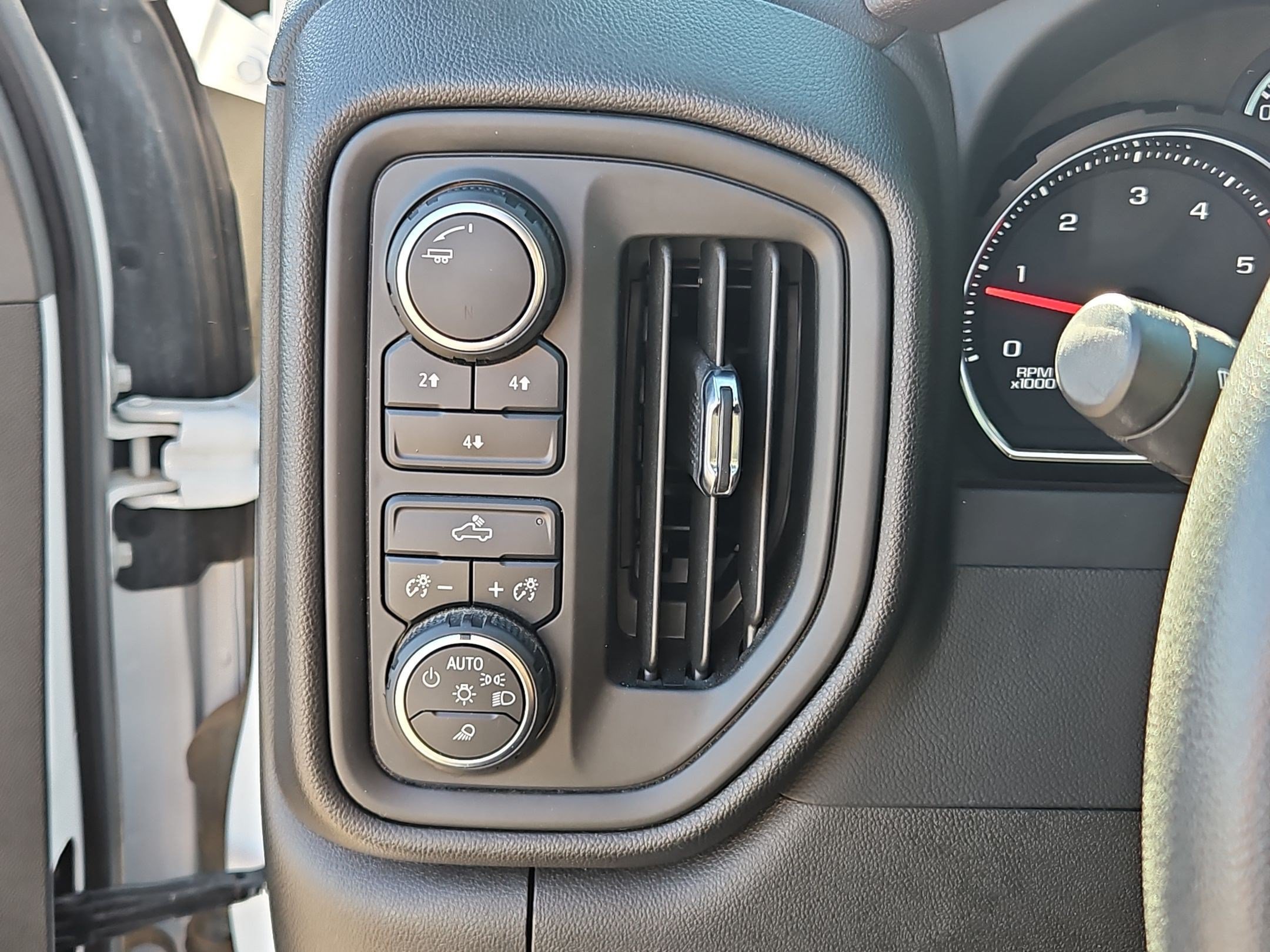 Certified 2023 Chevrolet Silverado 2500 Custom w/ Custom Value Package AWD/4WD image 22