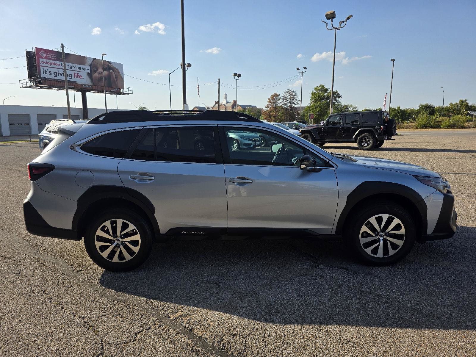 Used 2023 Subaru Outback Premium AWD/4WD image 4
