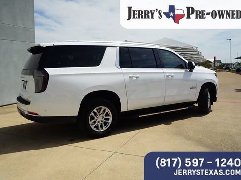 Used 2025 Chevrolet Suburban LT w/ Comfort Package AWD/4WD image 5