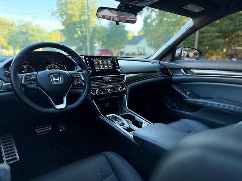 Used 2019 Honda Accord Sport image 9