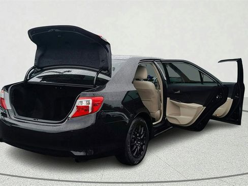 Used 2014 Toyota Camry LE image 13