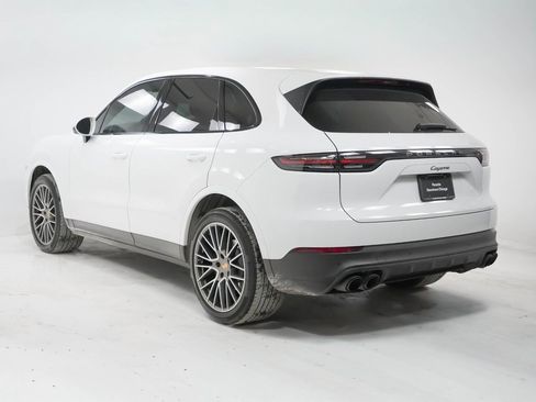 Certified 2023 Porsche Cayenne Platinum Edition image 3