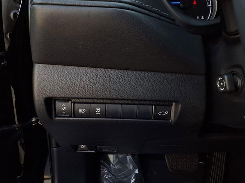 Certified 2021 Toyota Venza LE w/ Carpet Mat Package (TMS) image 15