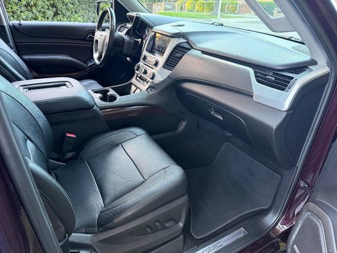 Used 2017 GMC Yukon XL SLT w/ Open Road Package AWD/4WD image 33