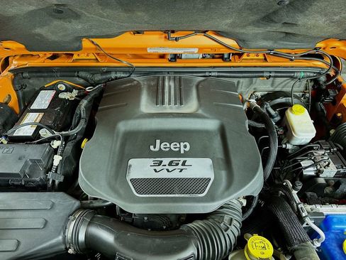 Used 2012 Jeep Wrangler Unlimited Sahara w/ Connectivity Group image 33