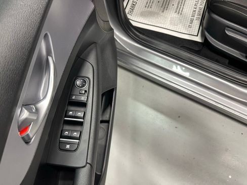 Used 2024 Kia Forte LXS image 9