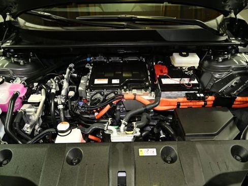 Used 2025 Subaru Solterra Premium w/ Premium Package image 18