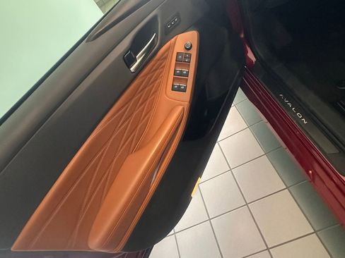 Used 2019 Toyota Avalon Limited w/ Advanced Safety Package image 11