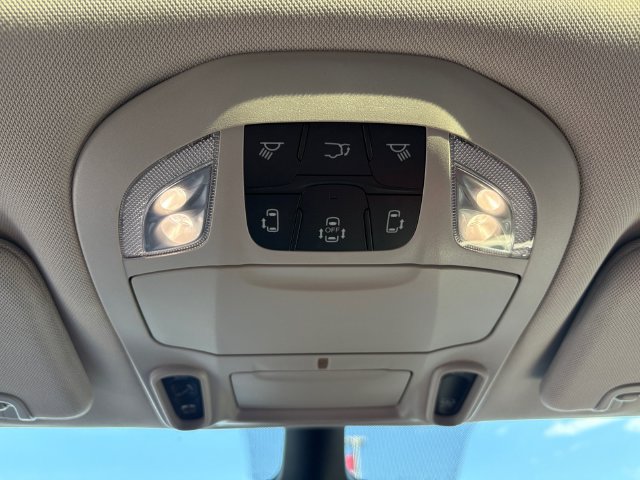 Used 2023 Chrysler Pacifica Limited FWD image 23