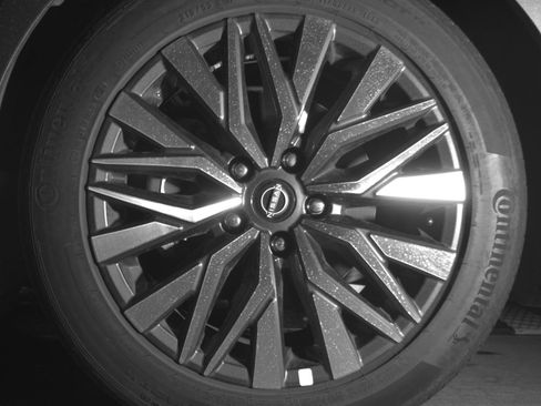 Used 2025 Nissan Altima 2.5 SV FWD image 12