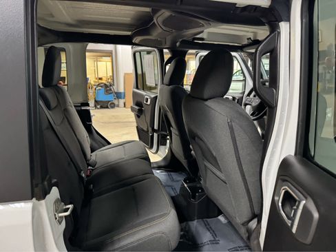 Used 2024 Jeep Wrangler Sport S image 12