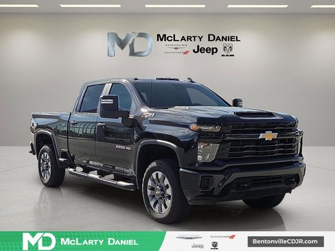 Used 2025 Chevrolet Silverado 2500 Custom w/ Custom Convenience Package image 1