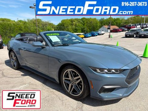 Used 2025 Ford Mustang Premium RWD image 1