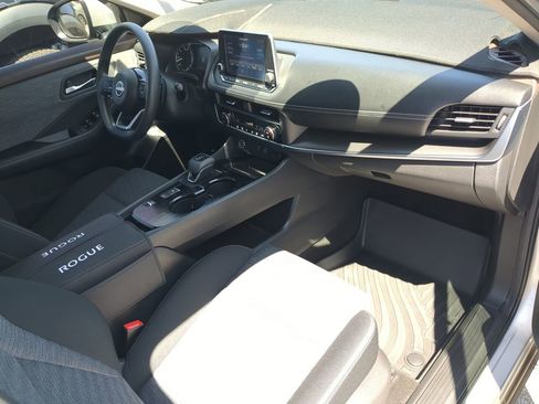 Used 2023 Nissan Rogue SV FWD image 11