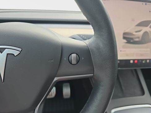 Used 2022 Tesla Model Y Performance AWD/4WD image 16
