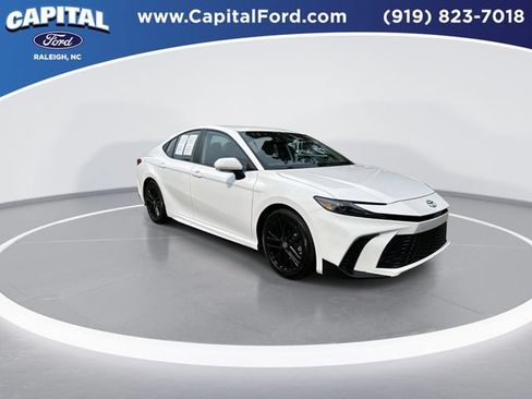 Used 2025 Toyota Camry SE w/ Convenience Package FWD image 2
