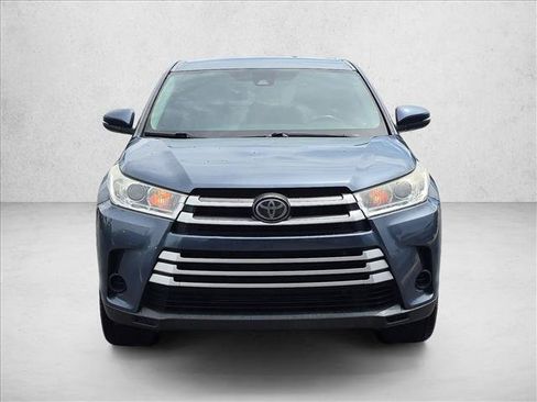 Used 2018 Toyota Highlander LE FWD image 2