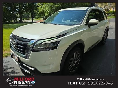 Used 2024 Nissan Pathfinder SL w/ SL Premium Package