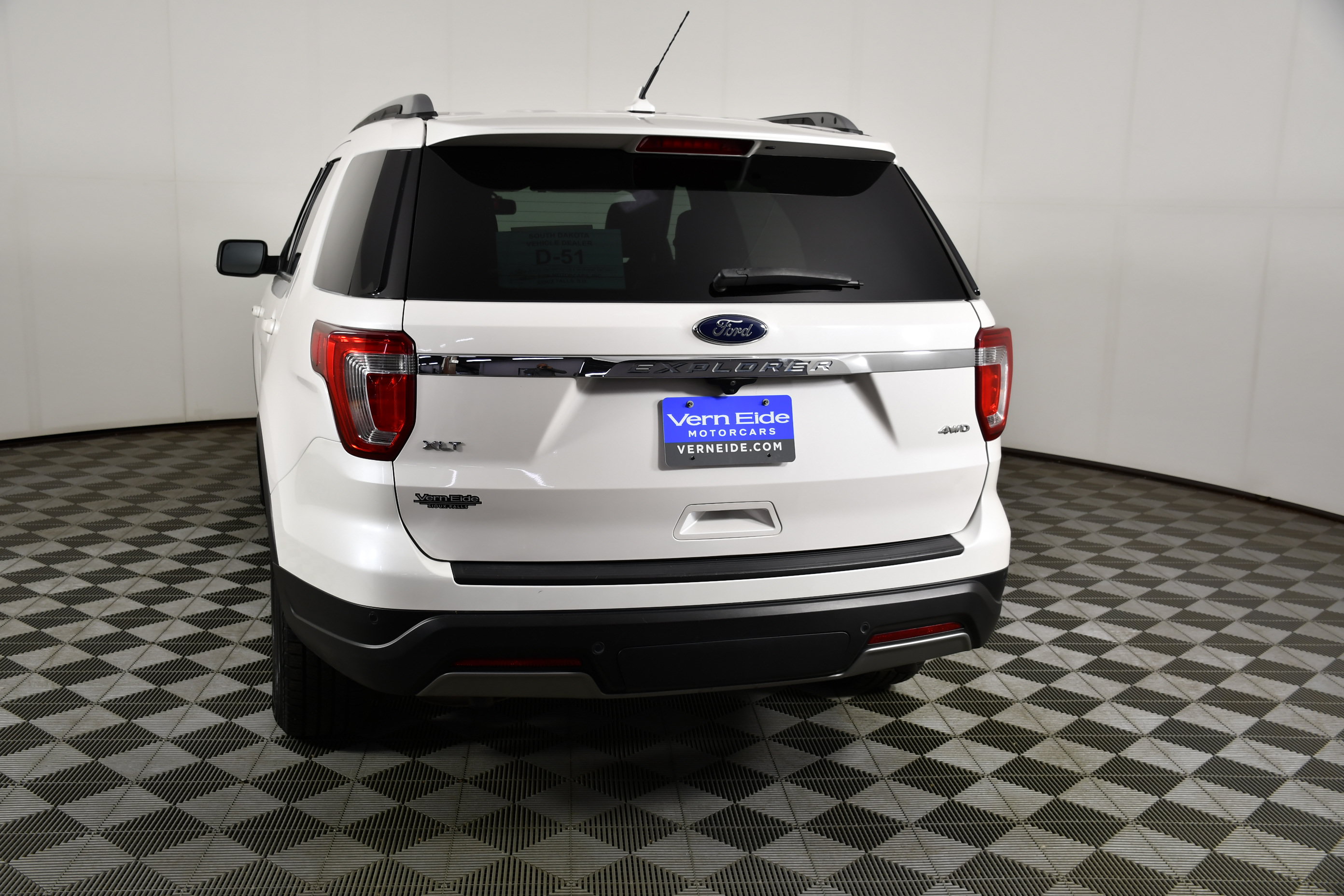 Used 2019 Ford Explorer XLT w/ Equipment Group 202A AWD/4WD image 7