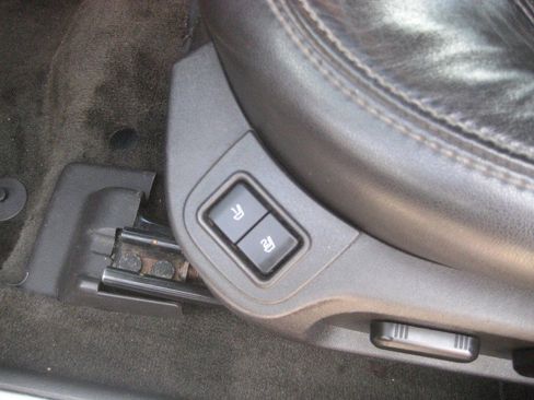 Used 2018 Ford Taurus Limited FWD image 16