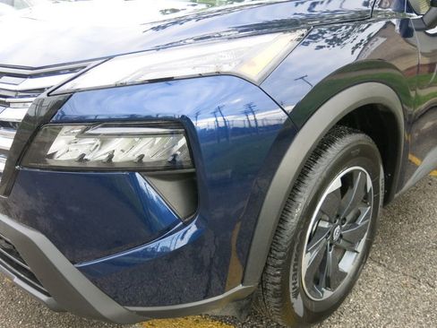 Used 2025 Nissan Rogue SV AWD/4WD image 37