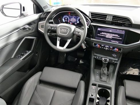 Certified 2025 Audi Q3 2.0T Premium w/ Black Optic Sport Package image 23