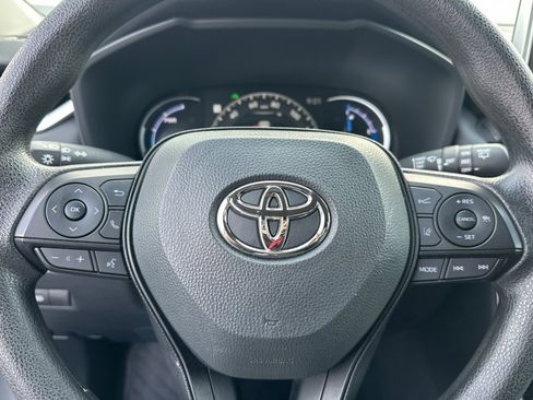 Used 2025 Toyota RAV4 XLE image 36
