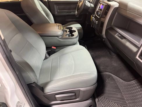 Used 2017 RAM 1500 Express AWD/4WD image 16