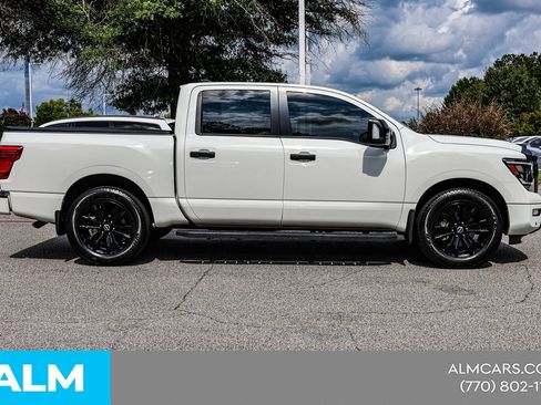 Used 2024 Nissan Titan SV w/ SV Convenience Package RWD image 11