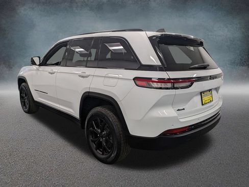 Used 2024 Jeep Grand Cherokee Altitude AWD/4WD image 6