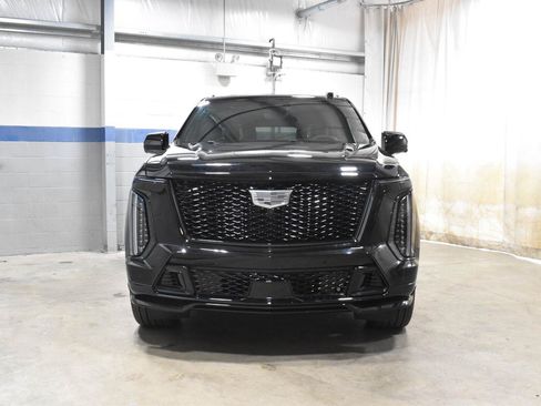 Used 2026 Cadillac Escalade V w/ LPO, ONYX Package AWD/4WD image 32