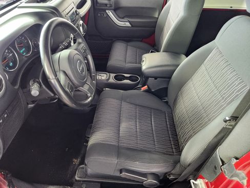 Used 2012 Jeep Wrangler Rubicon w/ PWR Convenience Group image 12