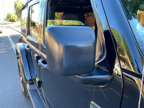 Used 2023 Jeep Wrangler Sahara w/ Cold Weather Group image 17