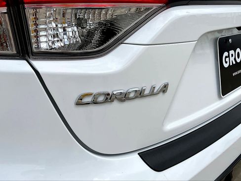 Used 2024 Toyota Corolla SE w/ SE Premium Package image 31