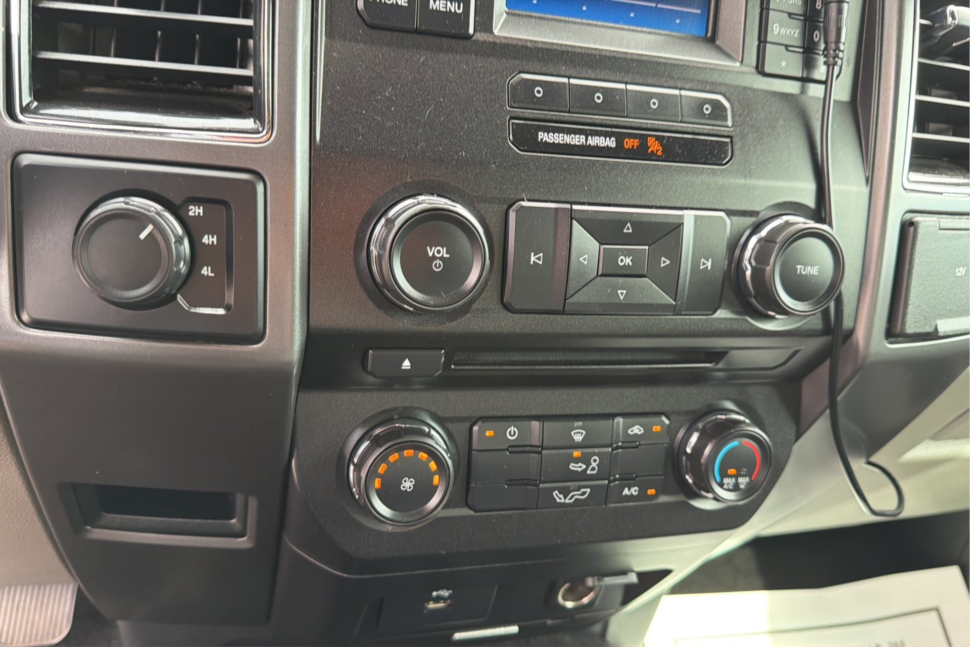 Used 2017 Ford F150 XLT AWD/4WD image 28