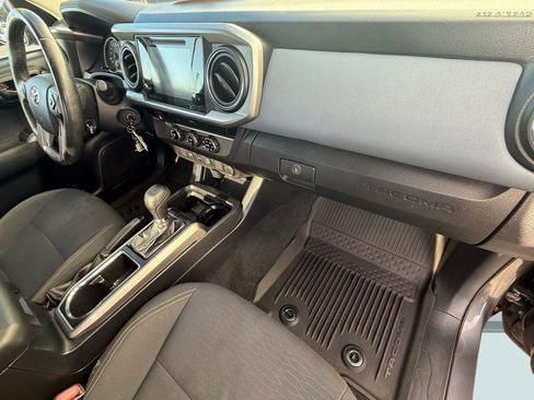 Used 2018 Toyota Tacoma SR5 image 31