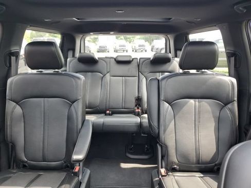 Used 2024 Jeep Wagoneer Series II w/ Convenience Group I AWD/4WD image 13