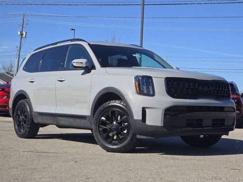 Used 2025 Kia Telluride AWD image 2