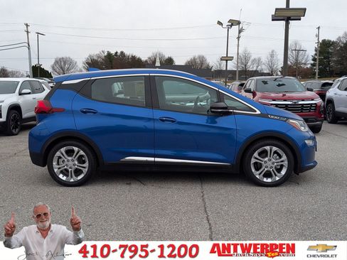 Used 2018 Chevrolet Bolt LT image 2