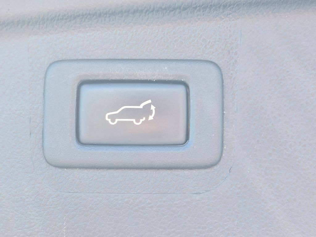 Used 2017 Subaru Outback 2.5i Limited AWD/4WD image 17