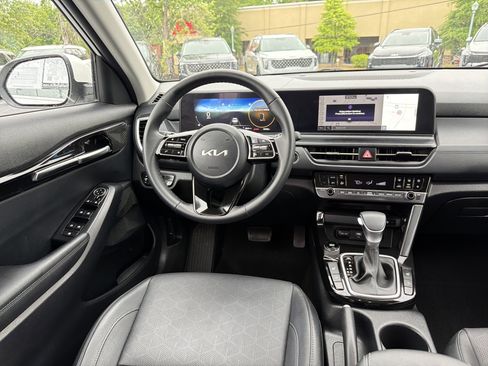 Used 2024 Kia Seltos EX FWD image 20