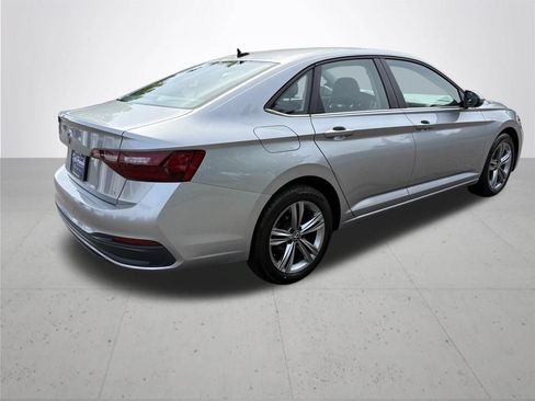 Used 2024 Volkswagen Jetta SE FWD image 5