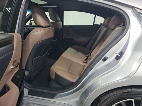 Used 2025 Lexus ES 350 w/ Premium Package image 9