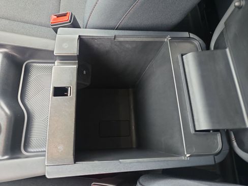 Used 2025 Ford Explorer Active image 28