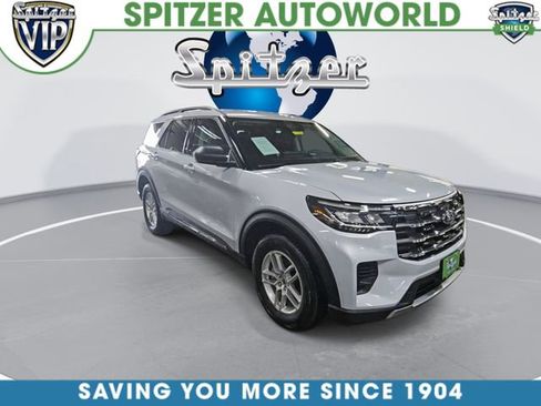 Used 2025 Ford Explorer Active image 3
