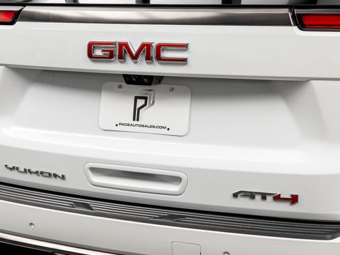 Used 2025 GMC Yukon AT4 Ultimate w/ LPO, Illumination Package AWD/4WD image 19